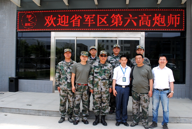 省軍區(qū)高炮師領(lǐng)導(dǎo)參觀(guān)西馳電氣(圖1)